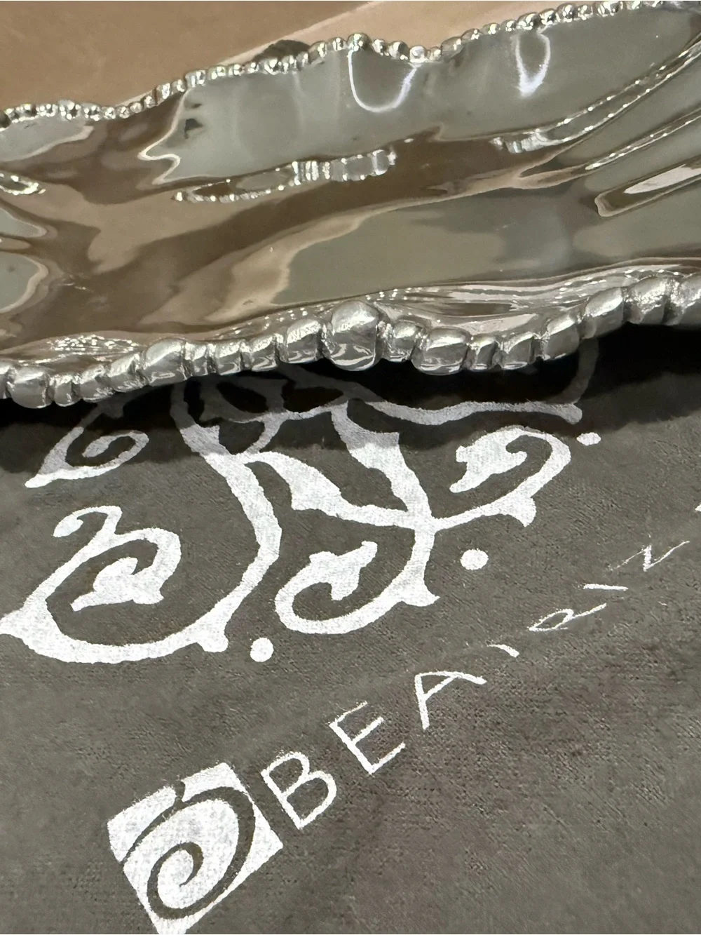 Beatriz Ball elegant serving